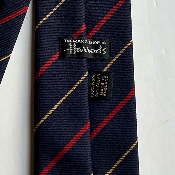 Harrods of London deep navy striped all wool tie made in England 🏴󠁧󠁢󠁥󠁮󠁧󠁿 - Picture 3 of 8